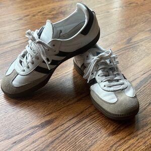 Adidas Sambas White and Black Sneakers with Suede Accents - size 5.5